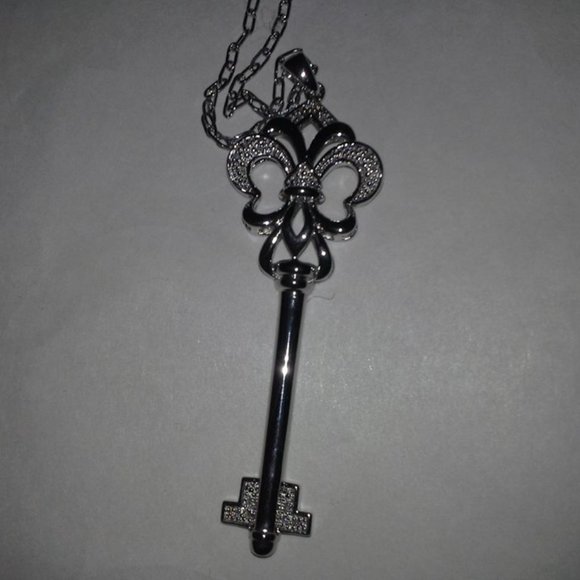 Key To My Heart Pendant and Necklace~~>NWOT<~~